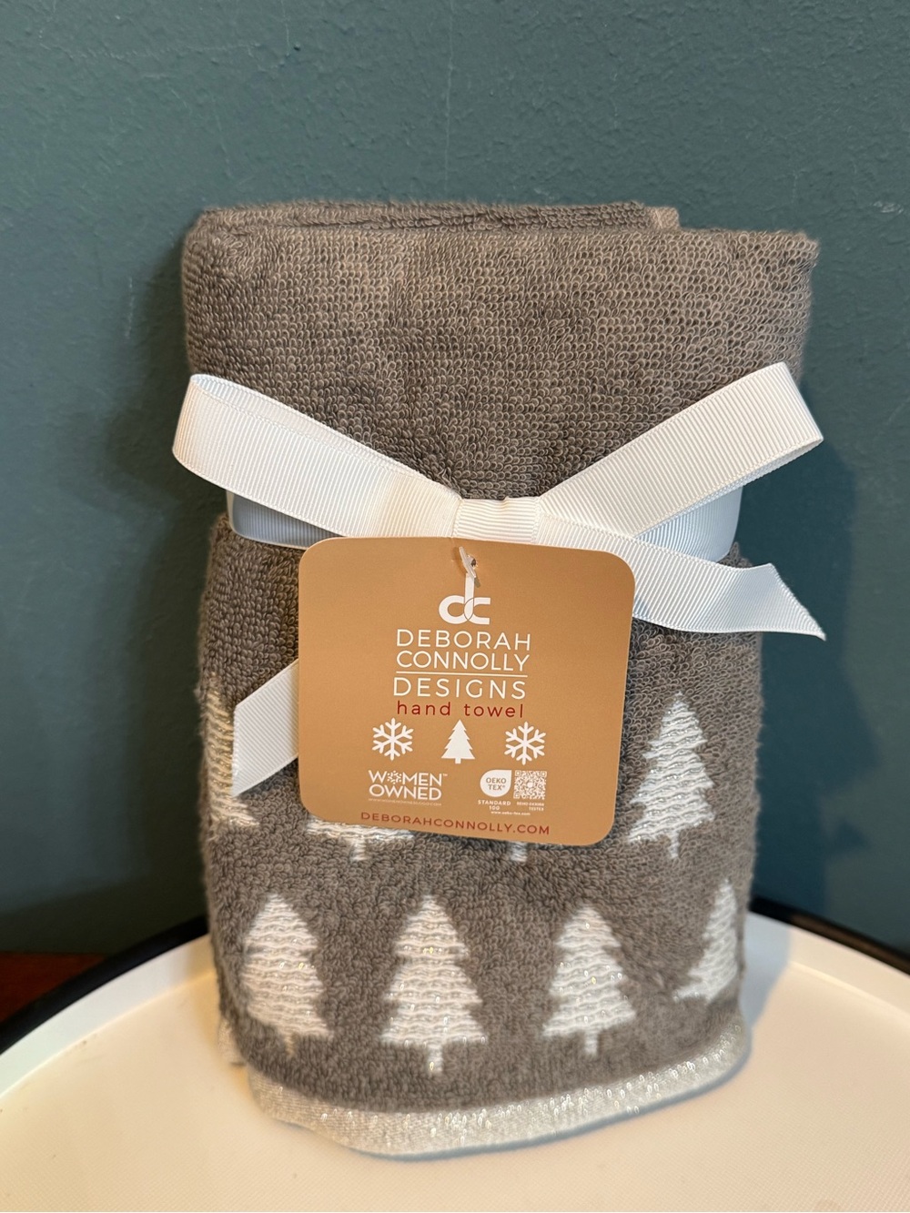 NWT Deborah Connolly 2 Pc. Hand Towels Set Gray Christmas Tree🌲